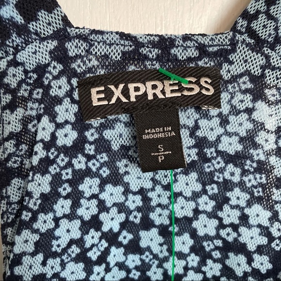 Express Sleeveless Floral Flutter Blouse - Size S - Picture 4 of 12